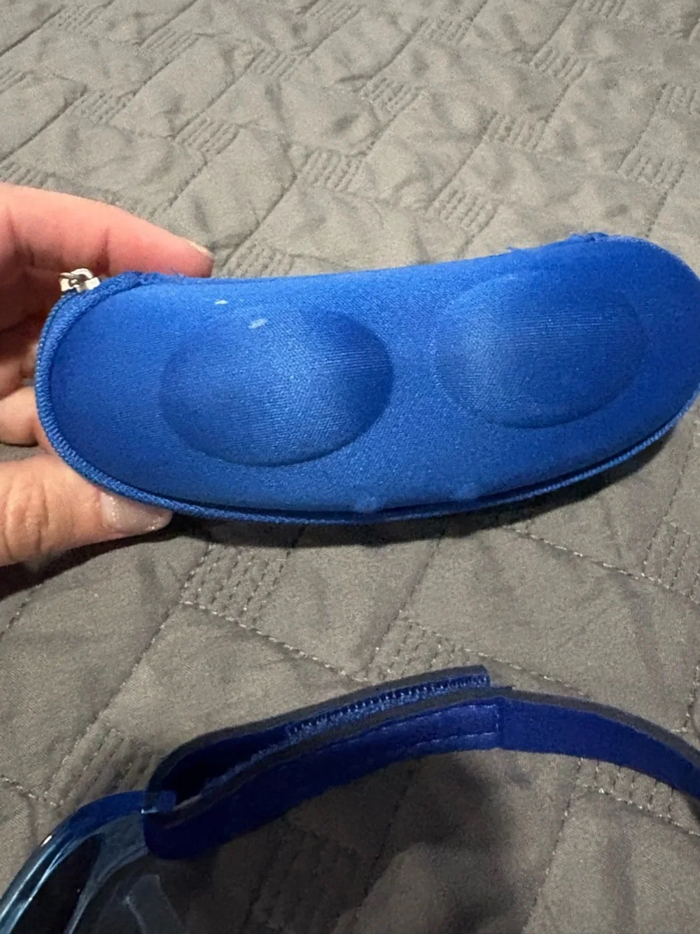 Zolioz Infant Baby Band Flex Fit Sunglasses in Royal Blue with Case EUC